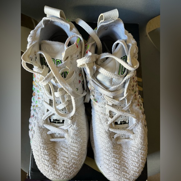 Lebron (XVII) 17 GS - Picture 5 of 7